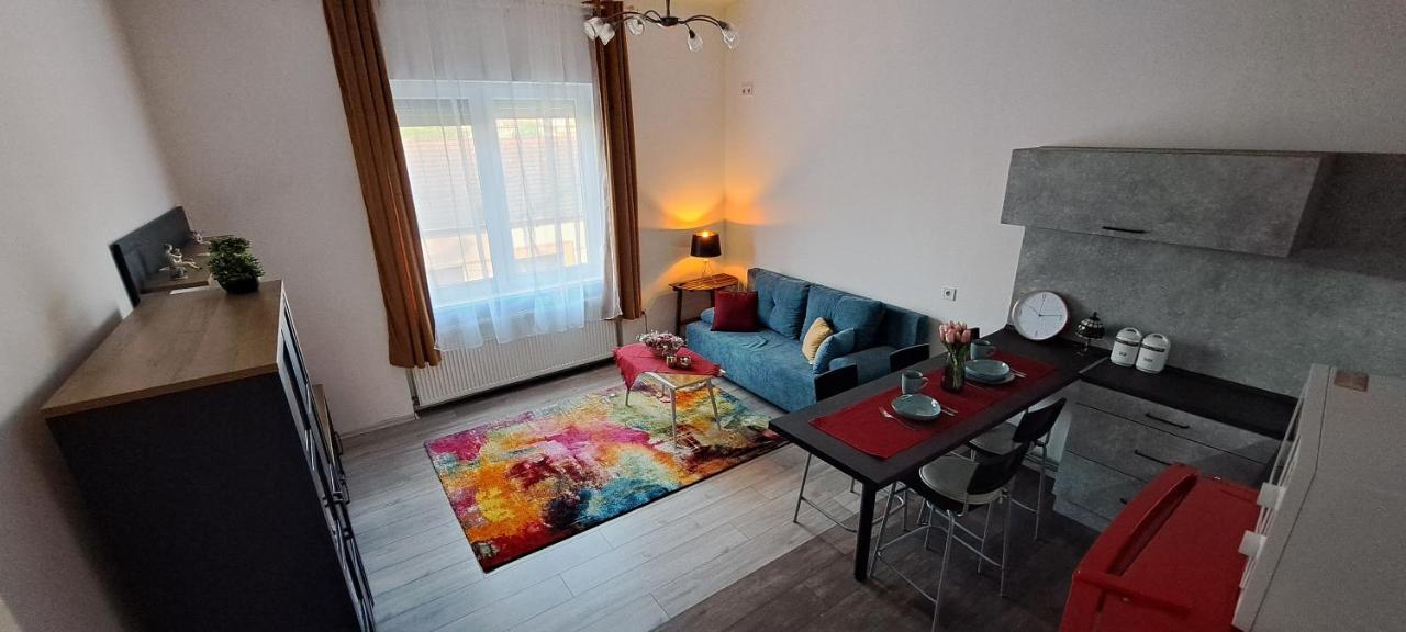 Napraforgo Apartman Apartment Szeged Exterior photo